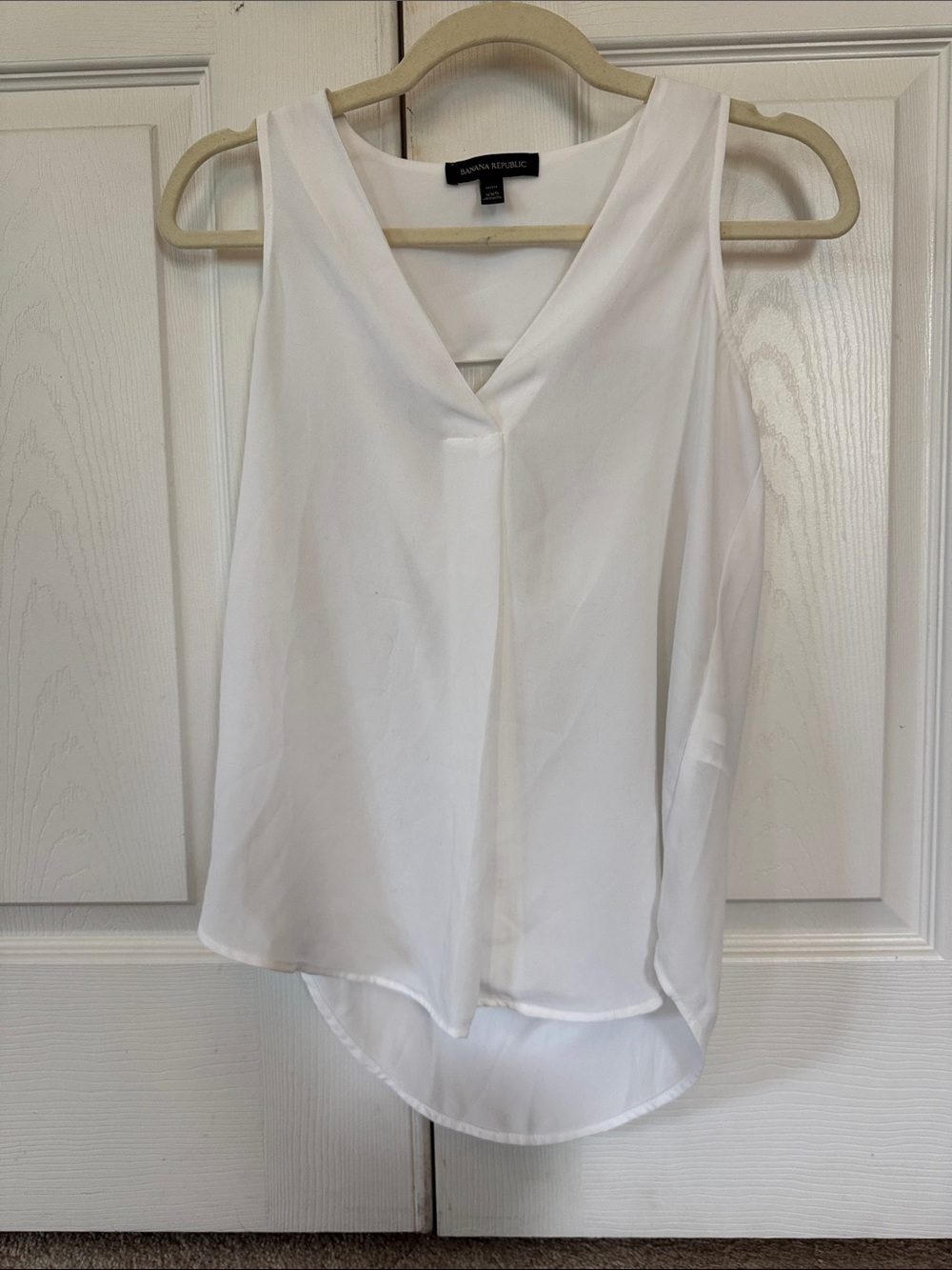 Banana Republic White V-Neck Sleeveless Camisole